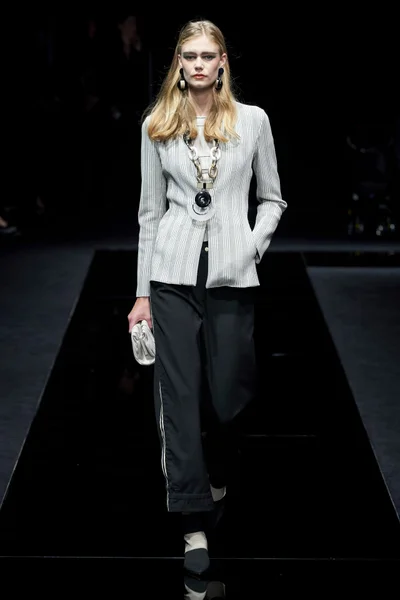 Look 8